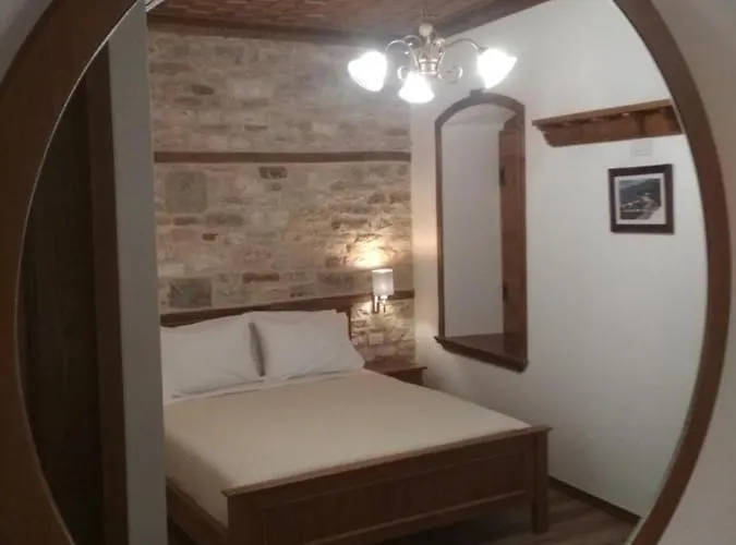 Argjiro Traditional ジロカストラ