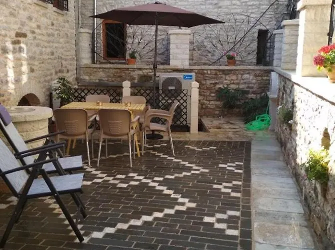 ホテル Argjiro Traditional 4*